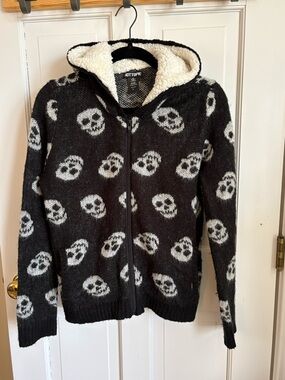Hot Topic Black & White Skull Knit Zip Hoodie